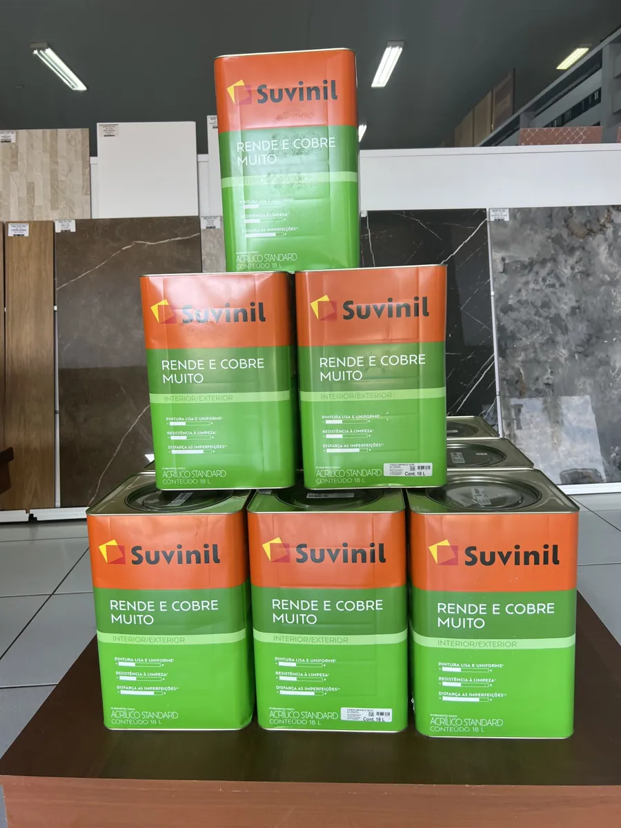 Pilha de tintas em exposição na Yucumã